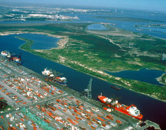 Houston Ship Channel, Houston, TX/ Public Domain